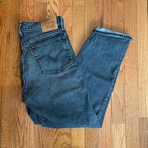 Button closure Levi’s wedgie straight never worn!